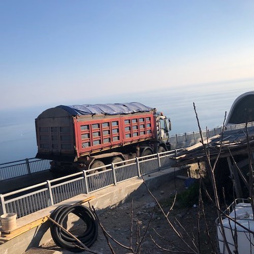 Il Vescovado Ravello asfaltata la rampa Auditorium sarà a senso