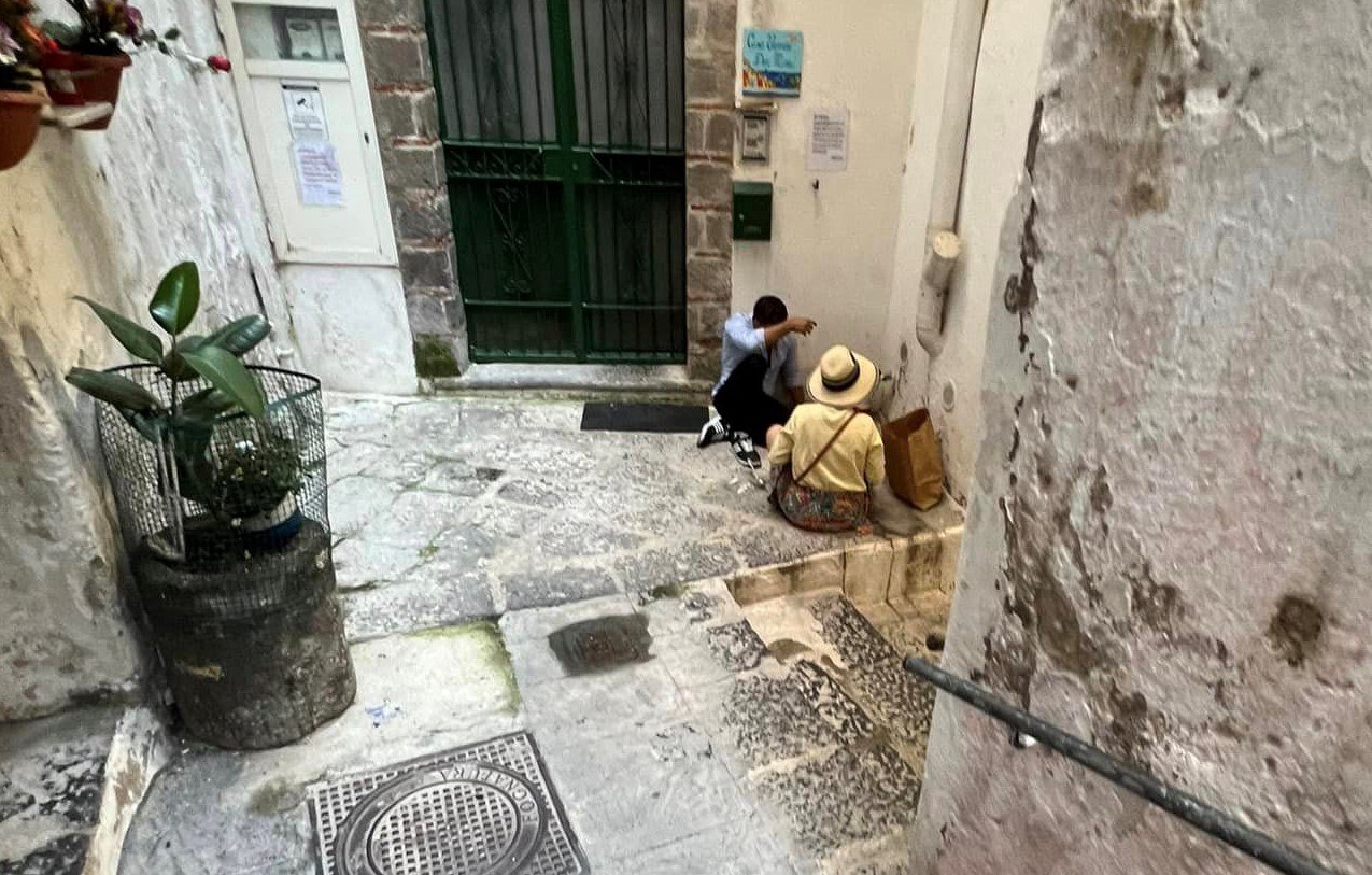 Il Vescovado Amalfi I Turisti Che Cucinavano Tra I Vicoli Erano