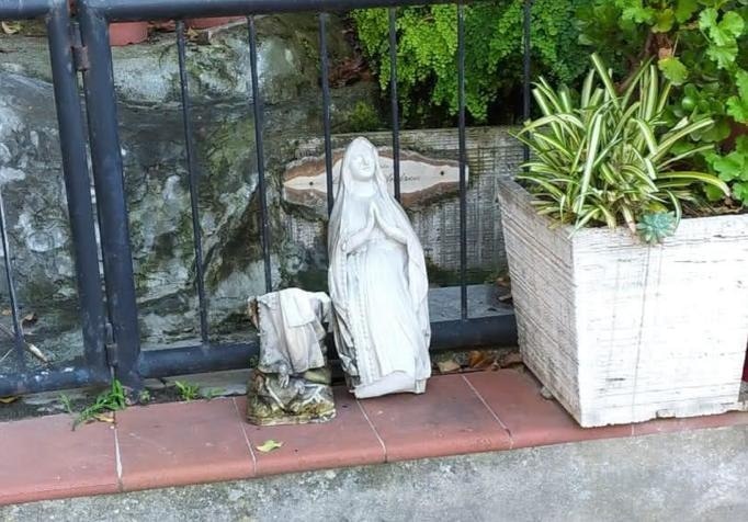 Il Vescovado Vietri Sul Mare Ritrovata Danneggiata La Madonnina Di