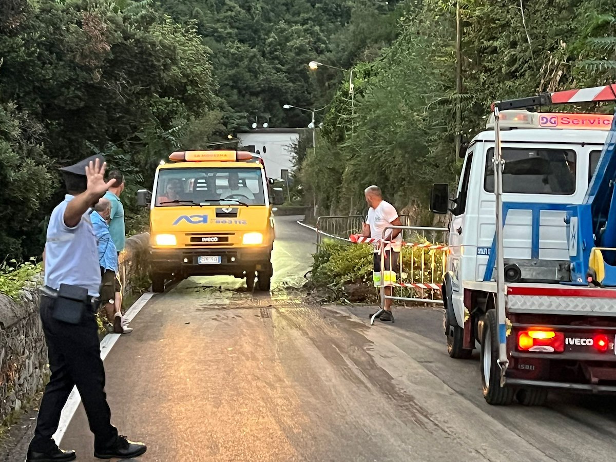 Il Vescovado Amalfi Smottamento Poco Dopo Il Bivio Per Agerola Foto