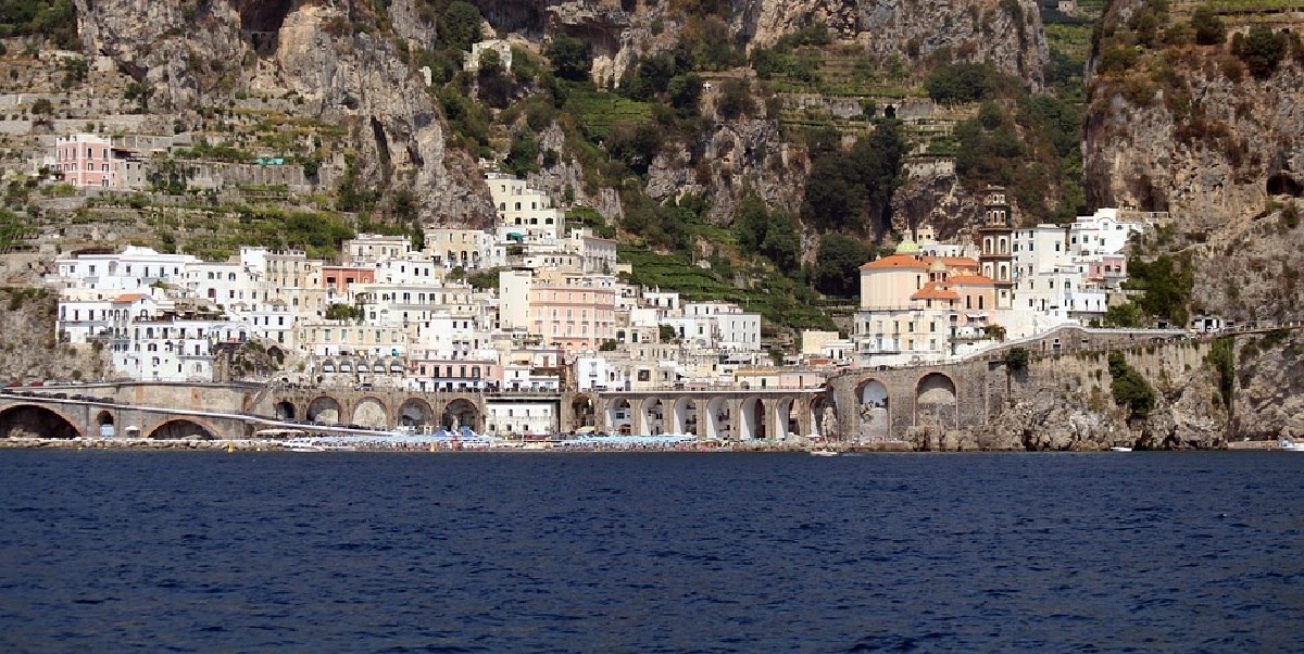 Il Vescovado Mare Inquinato Ad Atrani Sindaco Emette Divieto Di