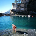 A Maiori un tuffo in mare nel giorno di Santo Stefano [FOTO]