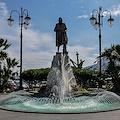 Ad Amalfi la statua bronzea di Flavio Gioia tornerà all’antico splendore, approvato progetto di restauro