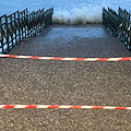 Allerta Meteo. Mare in burrasca a Maiori: il Comune chiude l'accesso al pontile sul fiume /foto /video