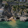 Amalfi, c’è la mano dell’uomo nel crollo avvenuto a ridosso di una villetta?