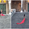 Amalfi: modella posa nuda in pieno giorno sulla scalinata del Duomo, "coperta" solo da un velo rosso /FOTO e VIDEO