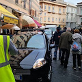 Amalfi, ruba collane in negozi del centro: fermata turista francese