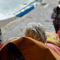 Anziana viene dimessa dall'ospedale e chiede di vedere il mare: la Croce Rossa di Cava esaudisce il suo desiderio