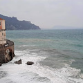 Atrani, mare in tempesta: il sindaco interdice spiaggia e fronte mare /foto /video