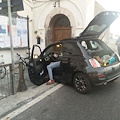 Atrani, ubriaco alla guida finisce con l'auto tra le scale. Denunciato turista francese [FOTO]