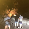 Auto in fiamme nella notte al Valico di Chiunzi [FOTO]