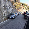 Auto in sosta selvaggia al fiordo di Furore: traffico paralizzato e disagi sull'Amalfitana [FOTO]