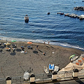 Blitz della Guardia Costiera in spiaggia ad Atrani /FOTO