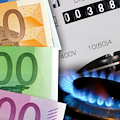 Bollette luce e gas più care ad aprile, sconti a pmi