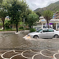 Bomba d'acqua sulla Costa d'Amalfi: strade allagate a Maiori e Minori. A Praiano fango sulla statale, ad Atrani livello Dragone alto [FOTO-VIDEO]