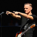 Bryan Adams torna in Italia: nel week-end concerti a Bologna e Milano 