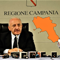 Campania zona arancione: riaprono negozi, bar e ristoranti. De Luca: «Responsabilità o tra 15 giorni si richiude»