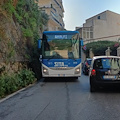 Cetara, guasto a un bus Sita blocca la Statale per Amalfi: traffico in tilt 