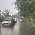 Costa d’Amalfi, fuga dalle spiagge per pioggia e traffico in tilt [FOTO]