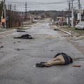 Da Bucha le drammatiche foto di civili uccisi. USA e UK chiedono sospensione Russia dall'ONU per crimini di guerra