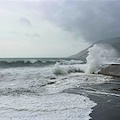 Dalle 14 di oggi allerta meteo per vento forte, possibili mareggiate in Costa d’Amalfi