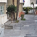 Distacco di calcinacci alla scuola di Maiori. Torna l'incubo sicurezza (anche a Via Capitolo) [FOTO]