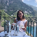 Dorothy Wang se la gode a Positano: sole e relax per la nota ereditiera cinese 