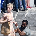 Elizabeth Debicki e John David Washington al lavoro sul set di “Tenet” in Costiera: le prime immagini