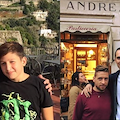 Giaccherini e famiglia, relax in Costa d’Amalfi: calciatore Napoli a pranzo alla Torre Normanna e pomeriggio da Pansa /FOTO