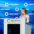 Giorgia Meloni ad Abu Dhabi firma un accordo storico per l’energia verde con Albania ed Emirati