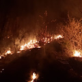 Incendio a Tramonti: fiamme verso il cimitero [FOTO]