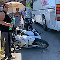 Incidente a Castiglione, scooter contro bus turistico [FOTO]