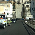 Incidente ad Atrani: per evitare il sinistro finisce contro auto in sosta [FOTO]