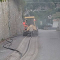 Incidente in scooter con lavori in corso a Vettica. «Operai hanno continuato a lavorare senza aiutarmi» /FOTO