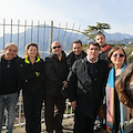 La Costa d'Amalfi che attende: personale medico e infermieristico all'ingresso dell'Ospedale [FOTO]