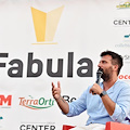 La “Iena” Gaetano Pecoraro condurrà il Premio Fabula a Bellizzi: dal 28 agosto attesi Massimiliano Gallo e Giampaolo Morelli