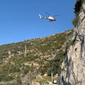 Le barriere paramassi arrivano dal cielo: in Costiera proseguono interventi di messa in sicurezza [FOTO-VIDEO]