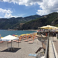 Legambiente: in Campania solo una spiaggia su tre è libera, quattro comuni della Costa d’Amalfi a rischio erosione