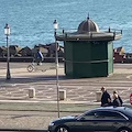 Lo sceriffo è tornato: governatore De Luca redarguisce persone sul lungomare di Salerno [VIDEO]