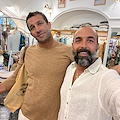 Luke Rockhold si rilassa in Costa d'Amalfi: per il campione di arti marziali statunitense shopping a Positano