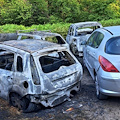 Maiori, auto in fiamme nella notte a Scalese /Foto