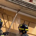 Maiori, intervento d'urgenza dei Vigili del Fuoco per calcinacci caduti da un balcone /foto /video