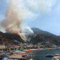 Maiori: notte di fuoco sulle colline a ridosso dell'abitato, fiamme anche oggi [FOTO / VIDEO]