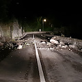 Maltempo, a Positano piovono massi sulla strada. Torna l’incubo chiusura [FOTO]