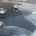  Maltempo: mare grosso ad Atrani, abitanti in spiaggia per salvare le imbarcazioni [FOTO-VIDEO]