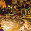 Mare in burrasca, a Positano le onde arrivano fino in centro. Danni al molo d'attracco [FOTO-VIDEO]