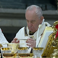 Minori, Daniele Civale accanto a Papa Francesco durante la Messa della Notte di Natale 