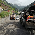 Minori, nuovo manto d’asfalto a via Cesare Carola [FOTO]