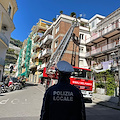 Minori: piovono calcinacci, intervento dei Vigili del Fuoco in pieno centro [FOTO-VIDEO]