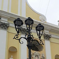 Minori, restaurati gli antichi lampioni della Basilica di Santa Trofimena [FOTO]